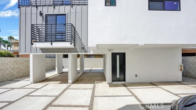 Building Photo - 1211 N Kingsley Dr