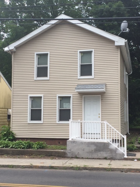 Building Photo - Newly Renovated 4 Bedroom Home