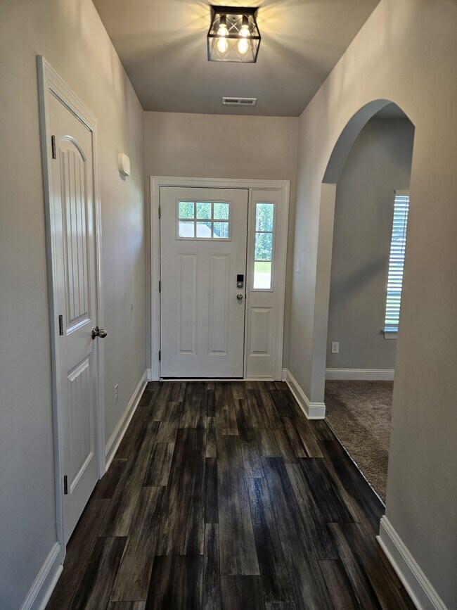 Building Photo - 214 Gracyns Dr