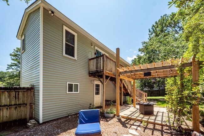 Building Photo - 113 Trescott Ct