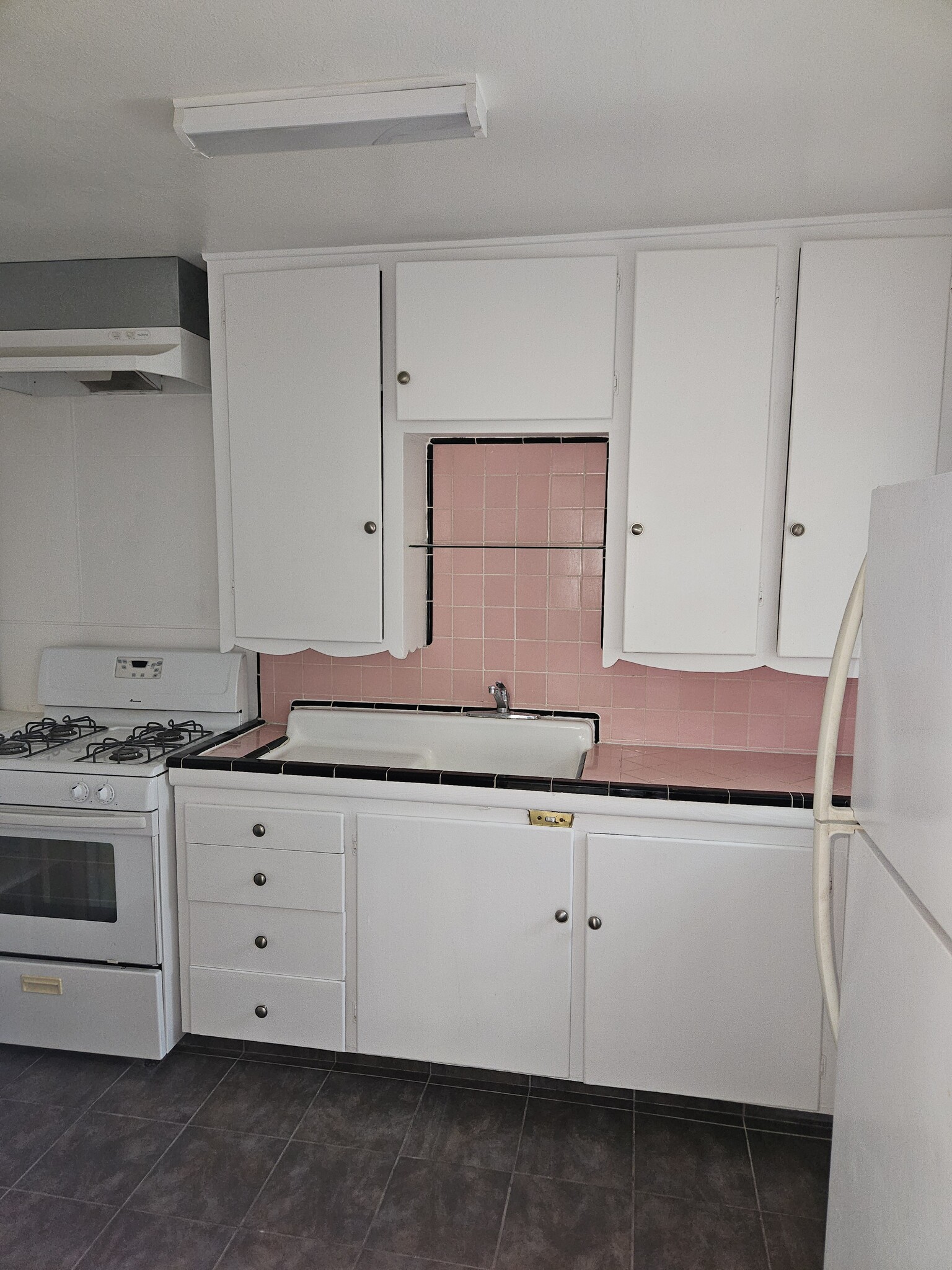 kitchen - 1033 Aviation Blvd