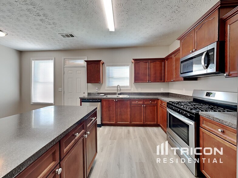 Building Photo - 2350 Dalton Park