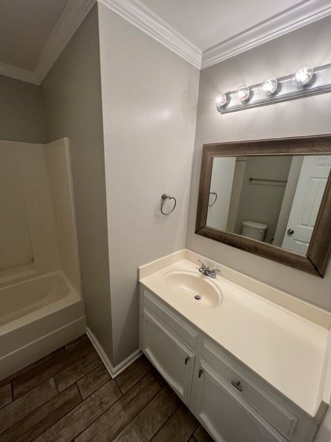 Building Photo - Charming 4-Bedroom Home with Large Backyar...