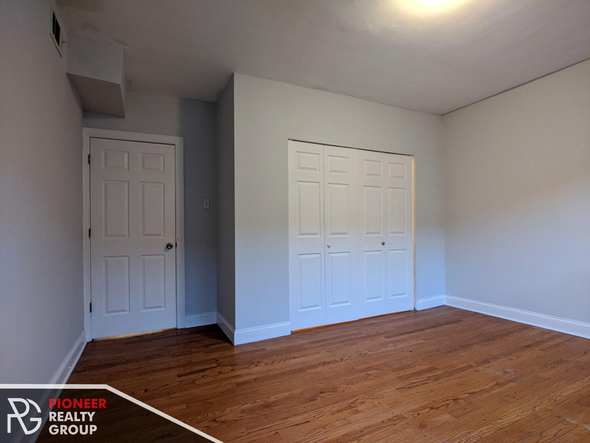 Building Photo - 5029 N Harding Ave