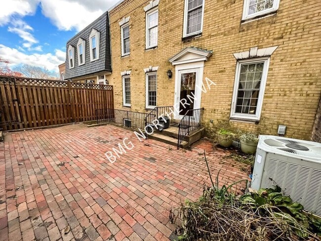 Building Photo - 1325 Lynnbrook Dr
