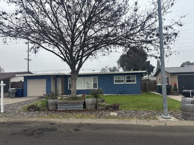 Building Photo - This charming 2-bedroom, 1-bathroom home in the heart of Modesto
