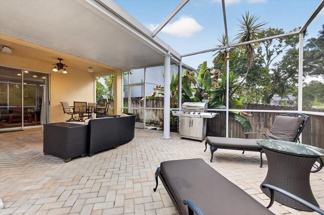 Building Photo - 11115 Avery Oaks Dr
