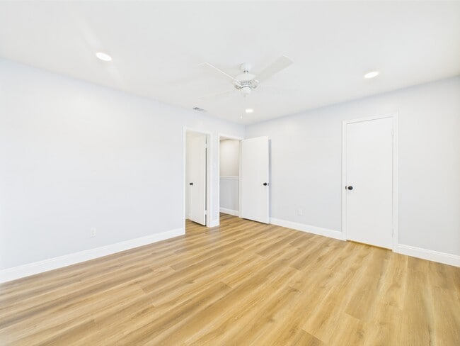 Building Photo - 10380 Briar Forest Dr