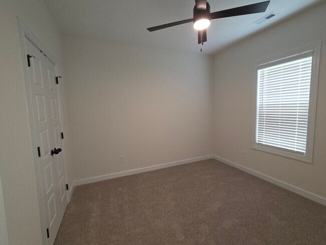 Building Photo - 104 Hudson Vlg Dr