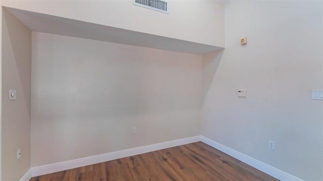 Building Photo - 10568 Windsor Lake Ct