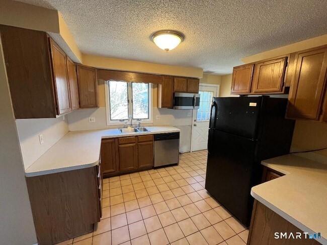 Building Photo - 138 Mountain St