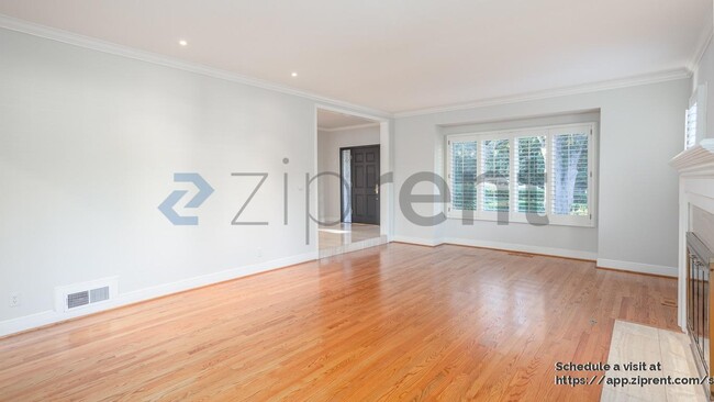 Building Photo - 16000 Greenwood Rd