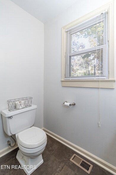 Building Photo - 602 Lookout Ct SE