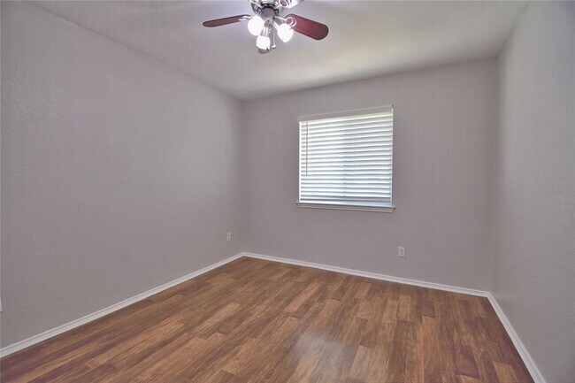 Building Photo - 807 Wild Petunia Way