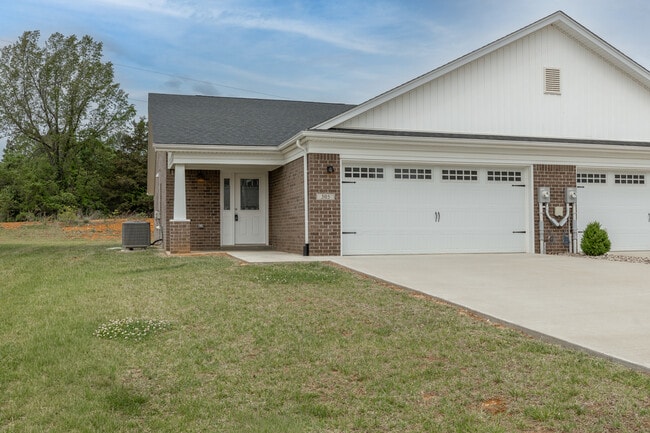 Building Photo - 305 Breckinridge Cir