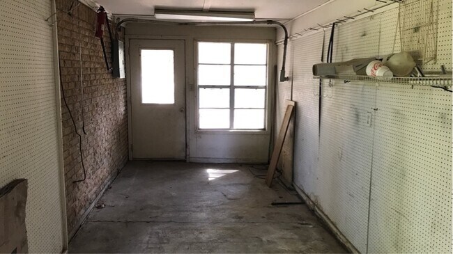 Building Photo - 2707 Fort Miro Ave
