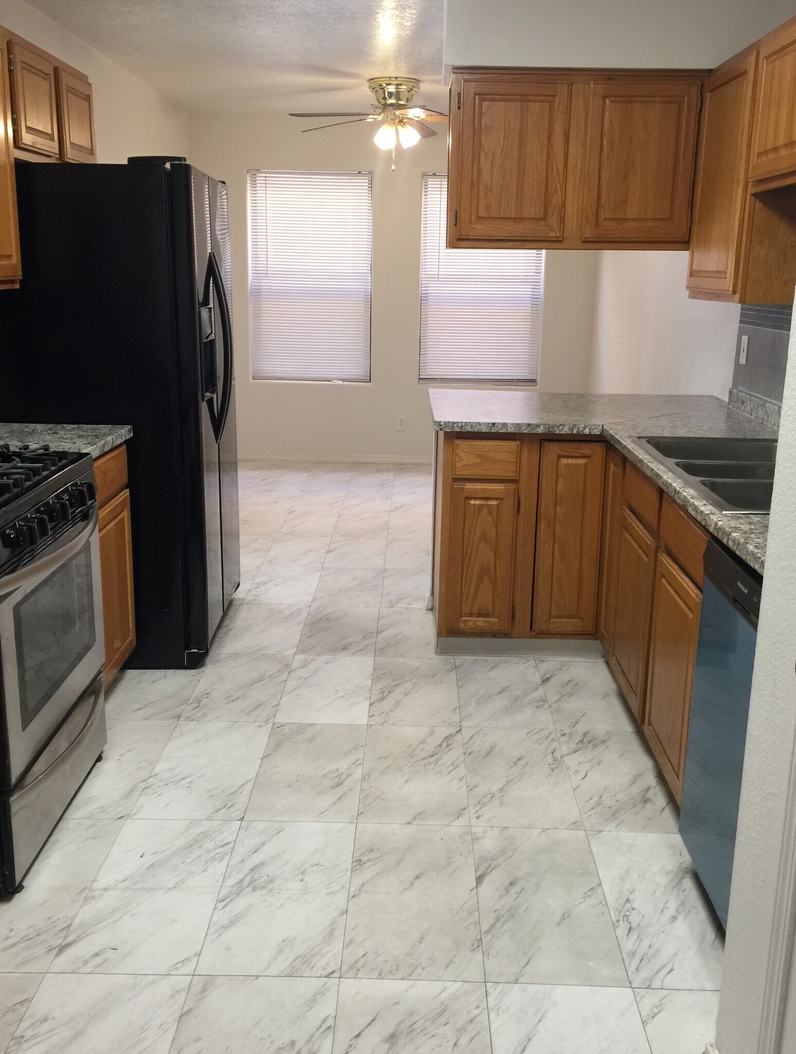 Building Photo - 609 Avenida Montoya NE