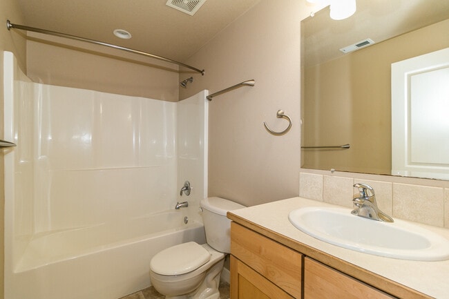 Building Photo - Beautiful 3-Bedroom, 2.5-Bath Home With Of...