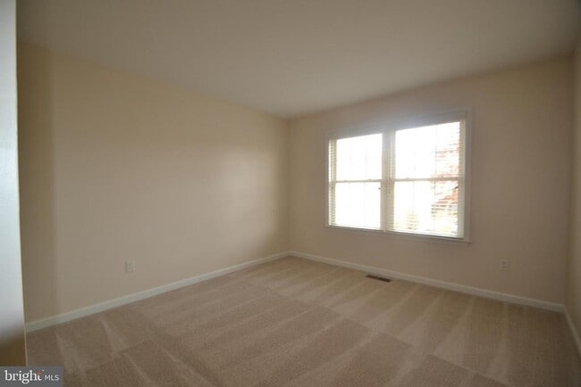 Building Photo - 105 Bolton Ct