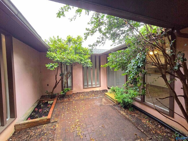 Building Photo - 1209 Governors Dr SE