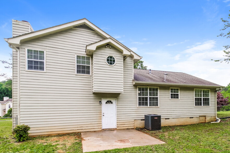 Building Photo - 121 River Trace Ct