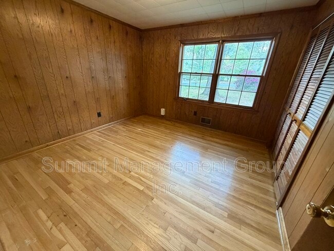 Building Photo - 200 Indian Creek Dr