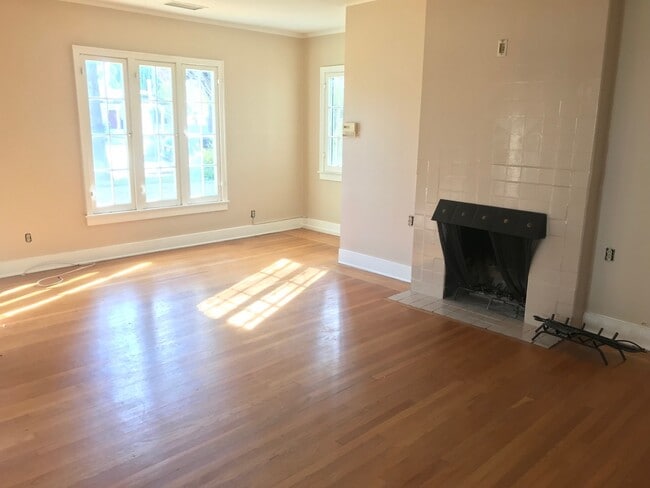 Building Photo - WOOD STREET BEAUTY!!!