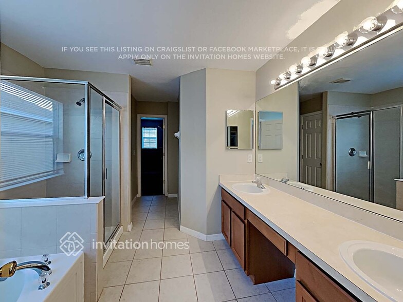 Building Photo - 12125 Fern Blossom Dr