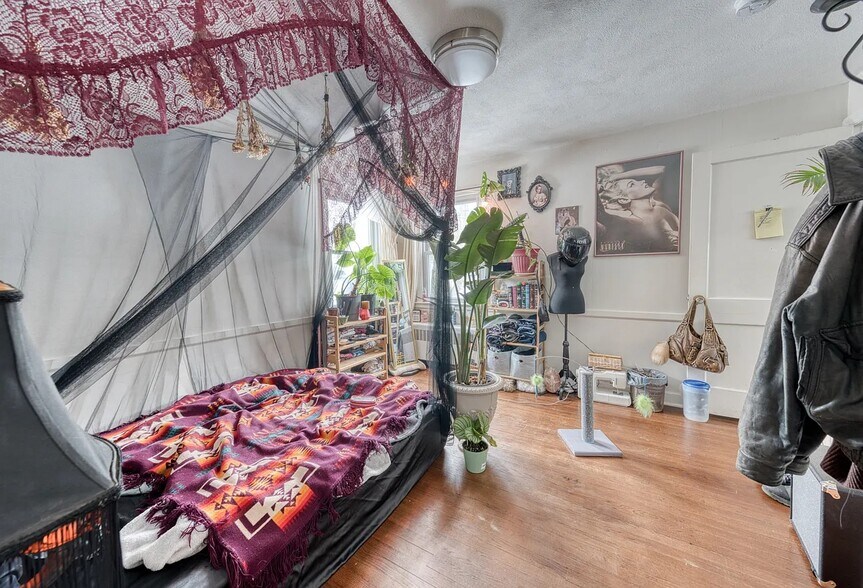 Building Photo - 291 Mansfield Ave