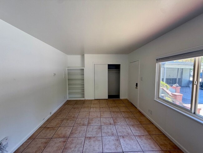 Building Photo - 406 Woodland Ave