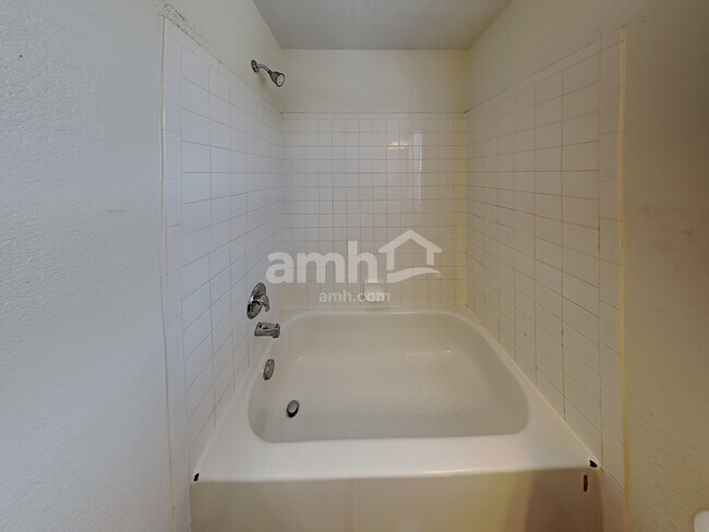 Building Photo - 10439 Vaughn Way