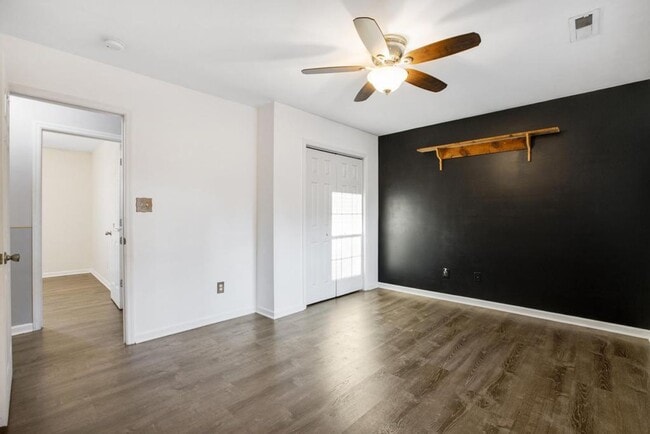 Building Photo - Adorable Richlands Home!