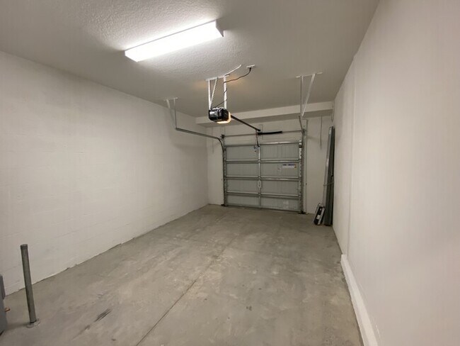 Building Photo - Coming Soon! End Unit 3/2.5 Townhome For R...
