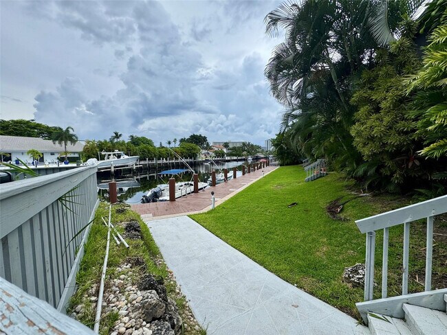 Building Photo - 2801 NE 33rd Ct