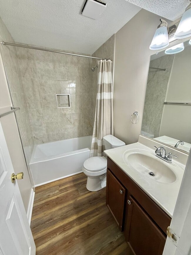 Building Photo - ONE MONTH RENT FREE Fully Renovated 2 Bed, 2 Bath Condo in South Charlotte