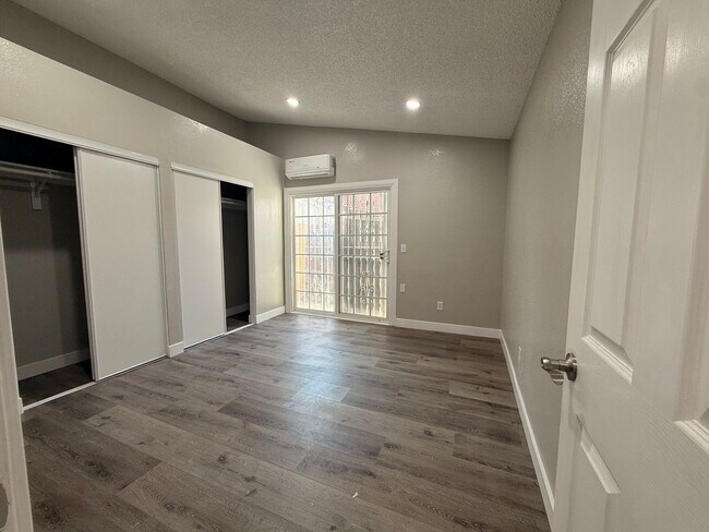 Building Photo - 7021-7023 Rutland Street