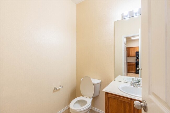 Building Photo - 2228 Stonepark Pl