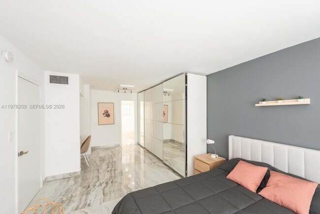 Building Photo - 251 Galen Dr