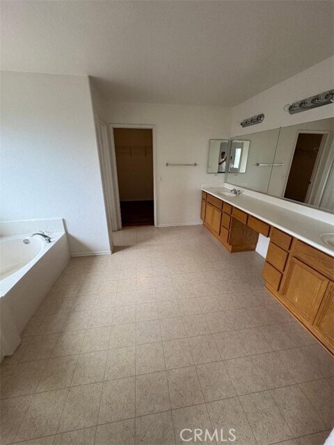 Building Photo - 17416 Hawkwood Dr