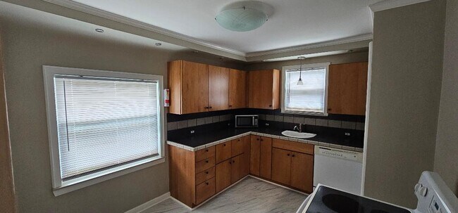 Building Photo - 13699 Rosedale St