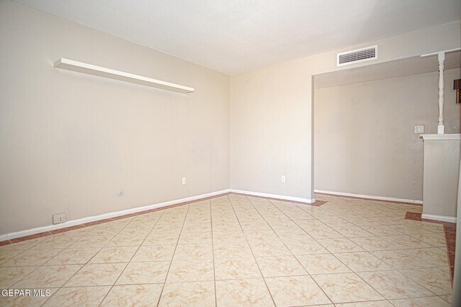 Building Photo - 5125 Round Rock Dr