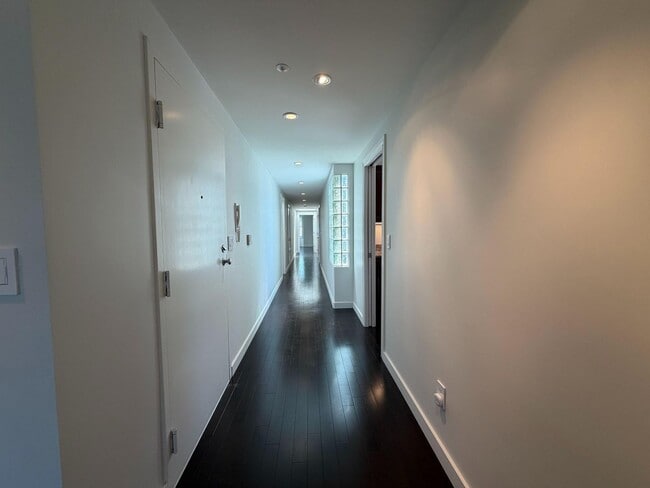 Building Photo - Luxury Pacific Heights 3BD/2.5BA with Private Rooftop Deck
