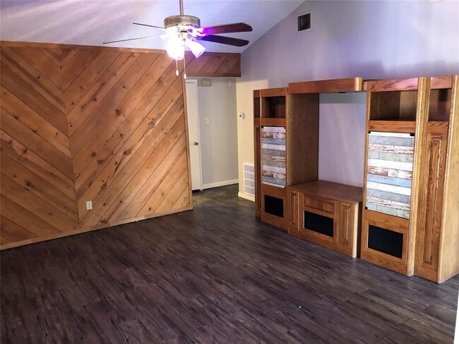 Building Photo - 15003 Cypress Ridge Dr