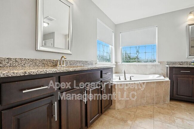 Building Photo - 1009 Artis Town Ln