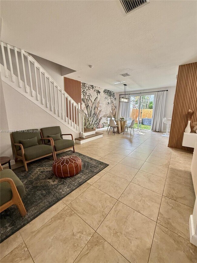 Building Photo - 1034 NE 208th St