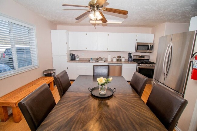 Building Photo - 592 Sunflower Rd