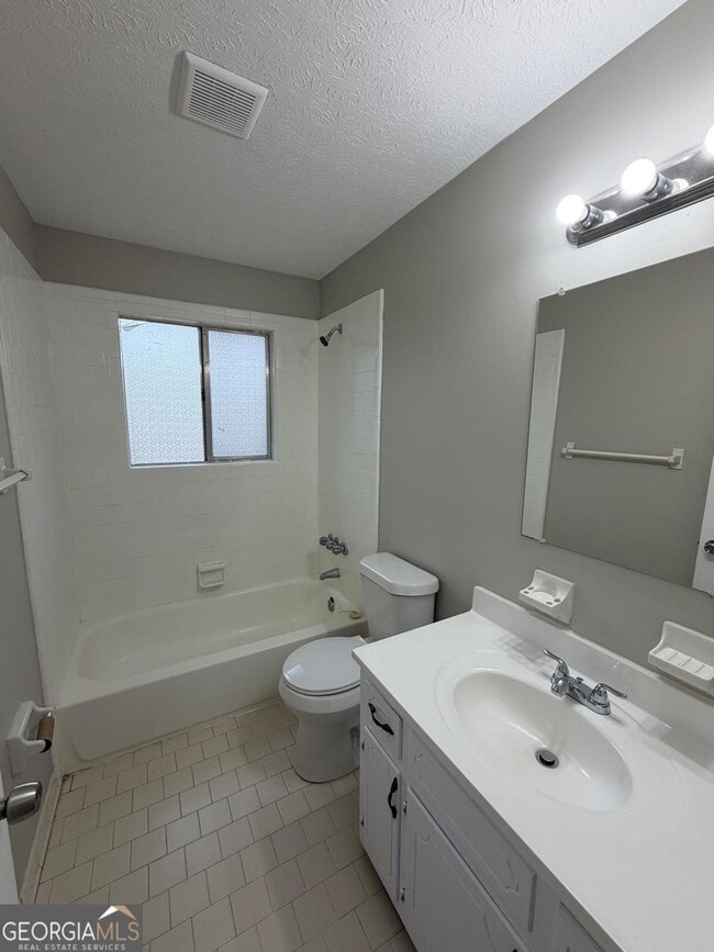 Building Photo - 816 Jesters Lake Dr