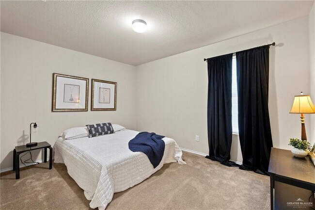 Building Photo - 33 Kika De La Garza St