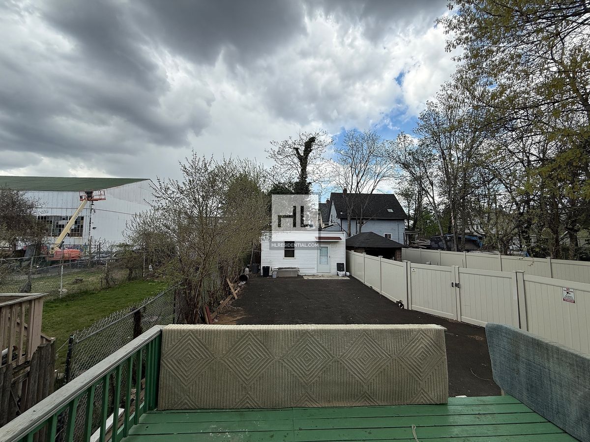 Building Photo - LOCKMAN AVENUE