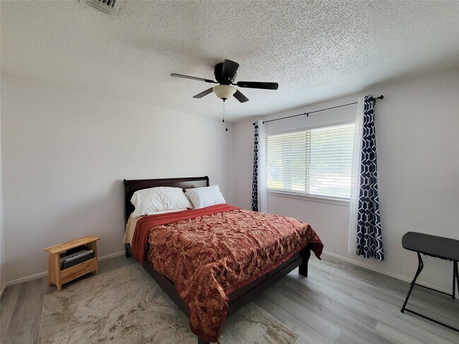Building Photo - 25303 Avery Hill Ln